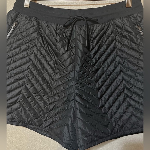 Athleta Black Quilted Shorts Size 10 - Picture 9 of 9